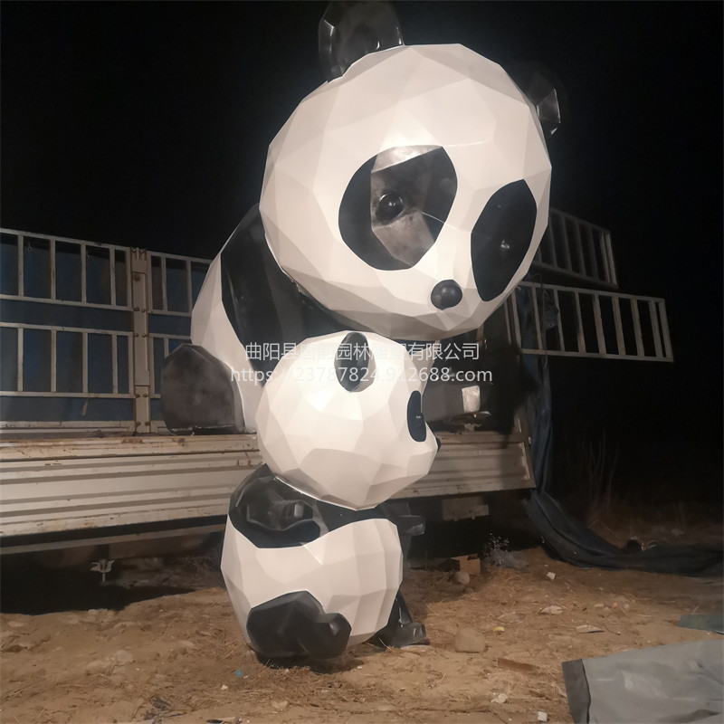 广场不锈钢块面熊猫雕塑定制
